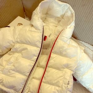 New infant moncler 9-12 mon